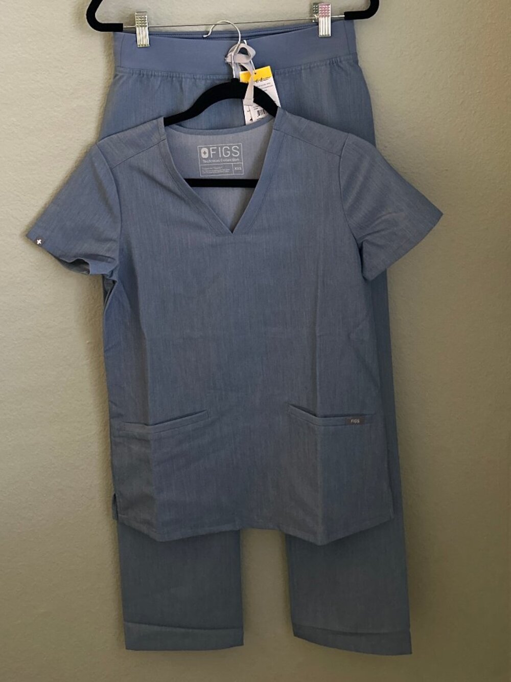 NWT FIGS MEDICAL SET ~ Casma Three-Pocket Top & Livingston Basic Pants ~ XXS
